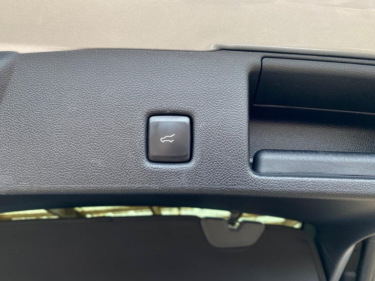 2023 Ford Kuga 2.5 EcoBoost Duratec 14.4kWh ST-Line X CVT Euro 6 (s/s) 5dr HATCHBACK Petrol/Elect...