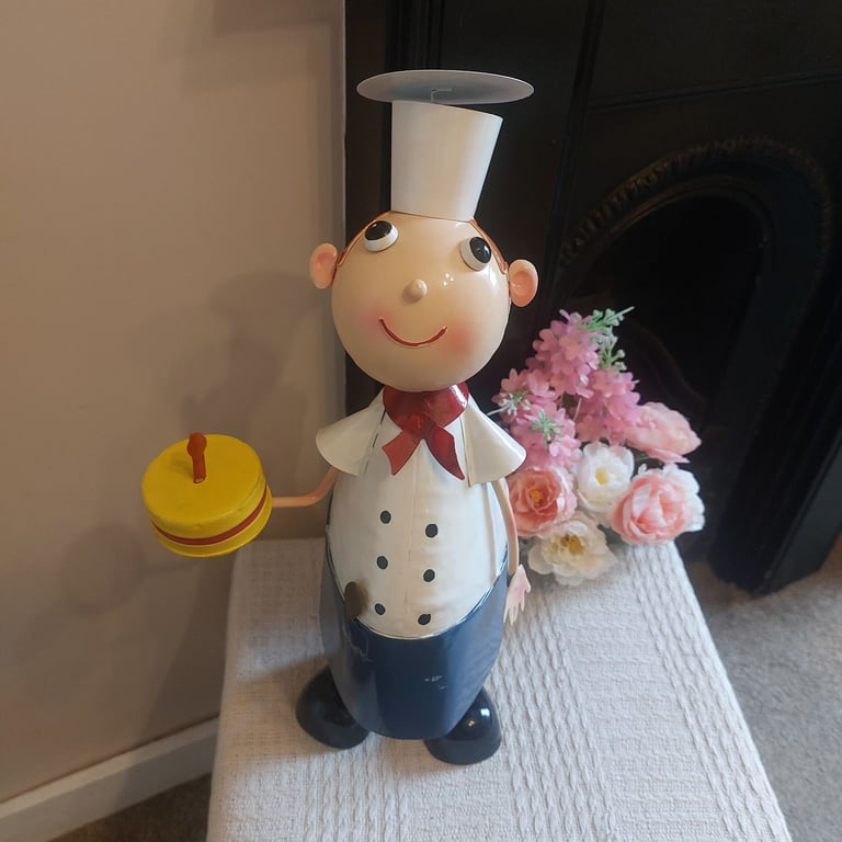 Novelty Metal Chef Baker Kitchen Or Garden Ornament 