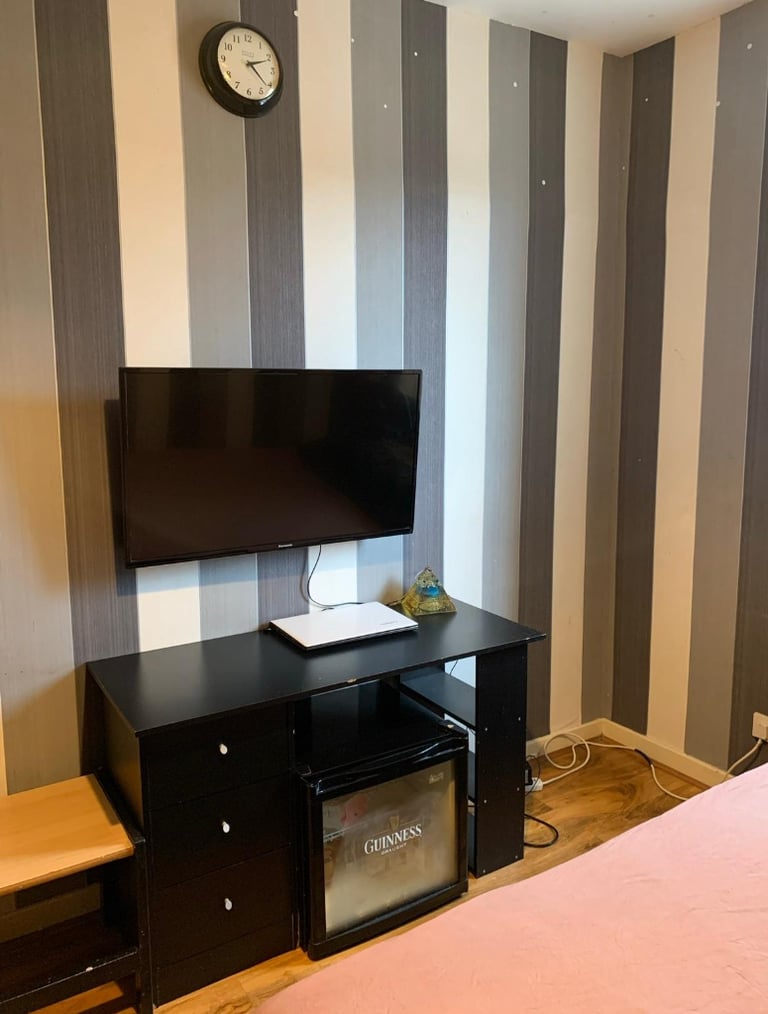 1 Double room for rent in a 3 bed Flat