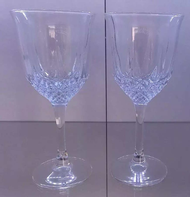 image for VINTAGE LEAD CRYSTAL CUT WINE GLASSES - SET OF 2 (16.5CM HIGH)