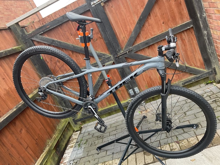 image for 18 inch trek grey slate xcaliber 9 2019 