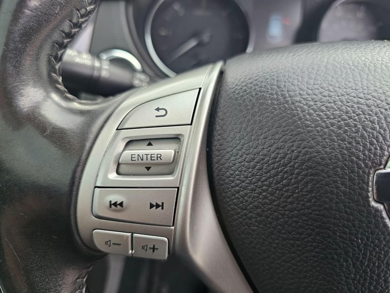 2015 Nissan Qashqai 1.6 dCi Tekna XTRON 2WD Euro 6 (s/s) 5dr HATCHBACK Diesel Automatic