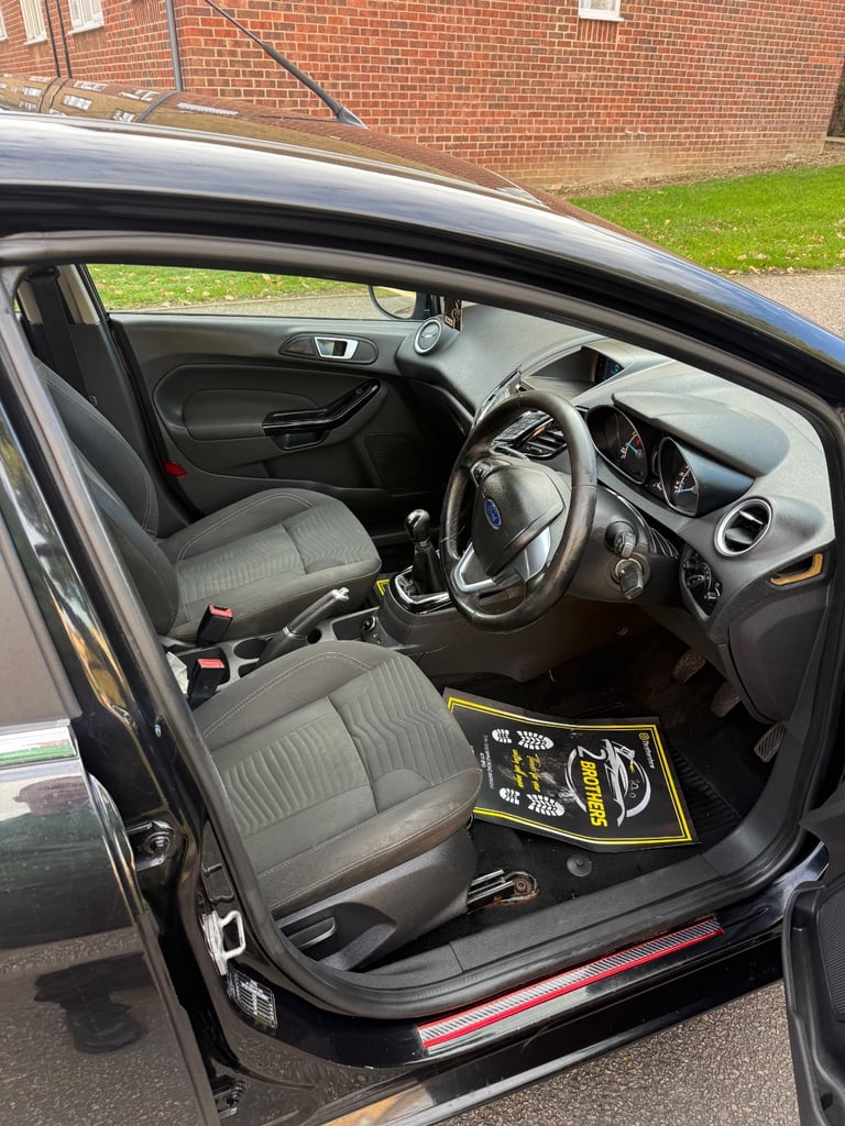 Ford, FIESTA, Hatchback, 2014, Manual, 1241 (cc), 5 doors