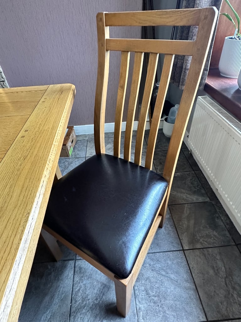 Extendable Oak Dining Table with 8 Chairs