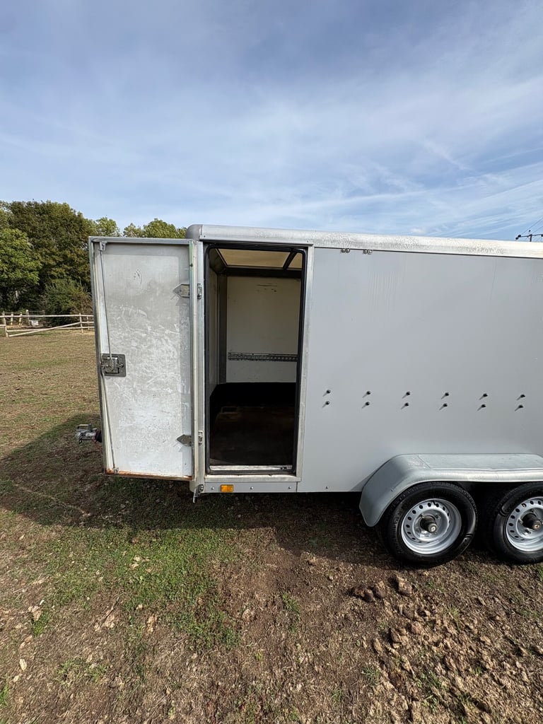  INDESPENSION TAV 5 Box Trailer Twin Axle   Manual