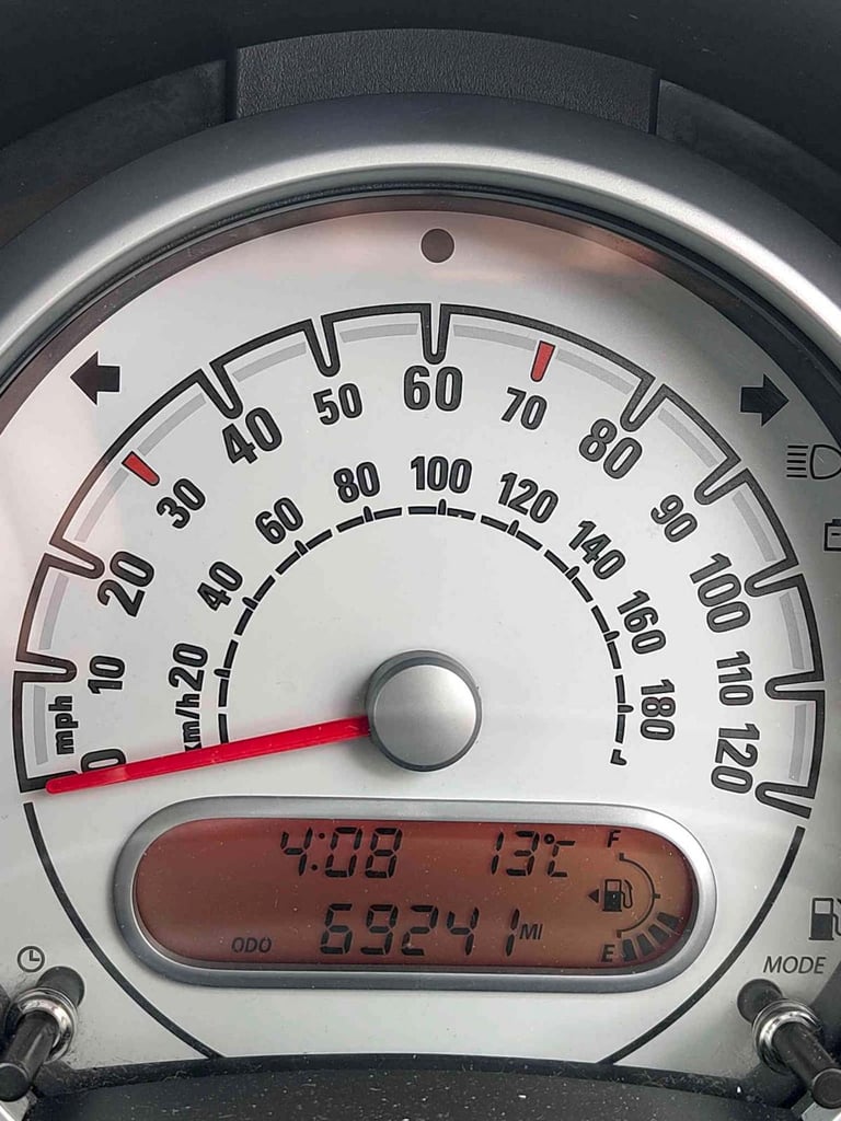 2011 Vauxhall Agila S Ecoflex Hatchback, 1 Litre, Manual, 5 Door, 71000 Miles, MOT April 2026.