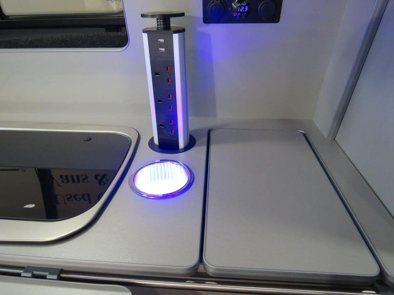 FORD TRANSIT CUSTOM 300 Limited Camper Van - Day Van - Motohome Black Manual Die