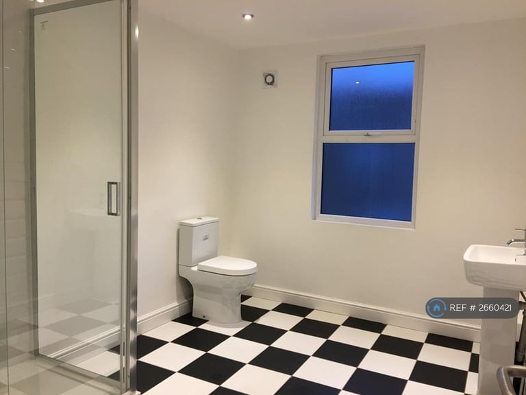 10 bedroom house in Halkyn Avenue, Liverpool, L17 (10 bed) (#2660421)