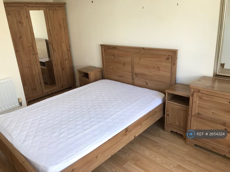 1 bedroom flat in The Crescent, Bristol, BS1 (1 bed) (#2654324)