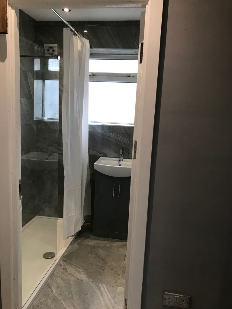 Double-Room to let in Harrold Hill Romford 