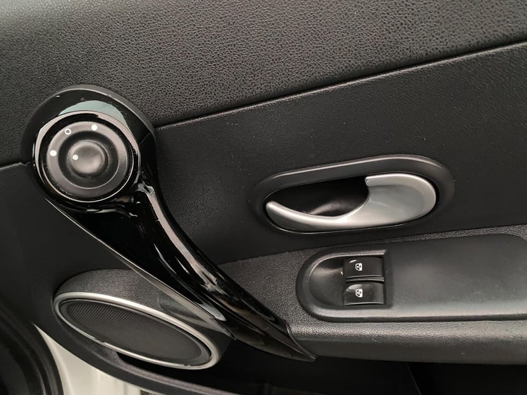 2012 Renault Clio 1.2 Dynamique TomTom Euro 5 5dr HATCHBACK Petrol Manual