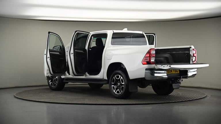 2024 Toyota Hilux 2.8 D-4D Invincible Pickup Double Cab 4dr Diesel Auto 4WD Euro 6 (s/s) (204 Pic...