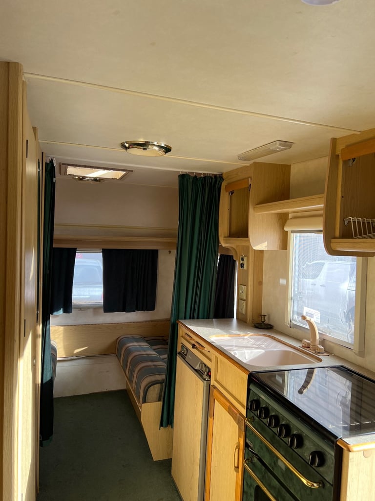 Caravan elddis 