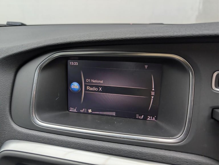 2017 Volvo V40 2.0 T2 Momentum Nav Plus Hatchback 5dr Petrol Manual Euro 6 (s/s) (122 ps)  HATCHB...