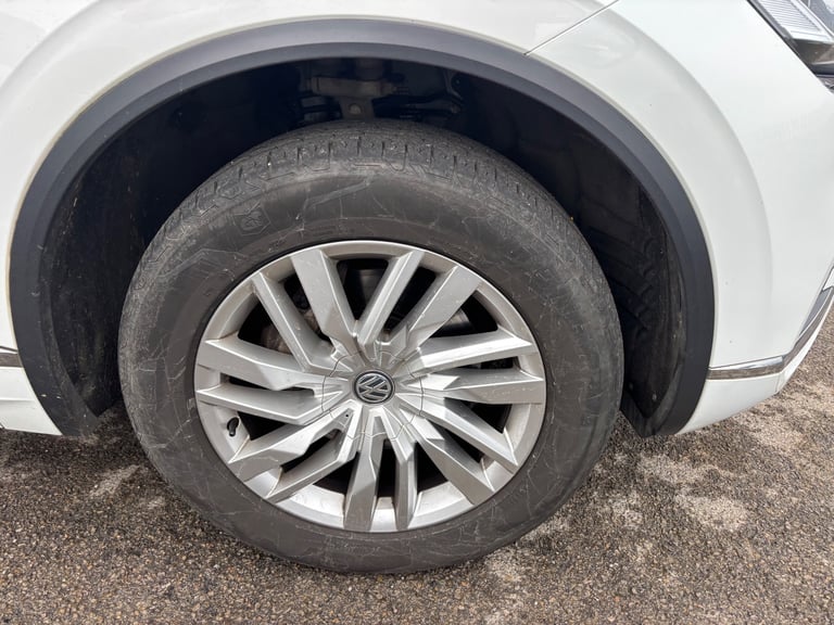Volkswagen Touareg 19inc alloys wheels 