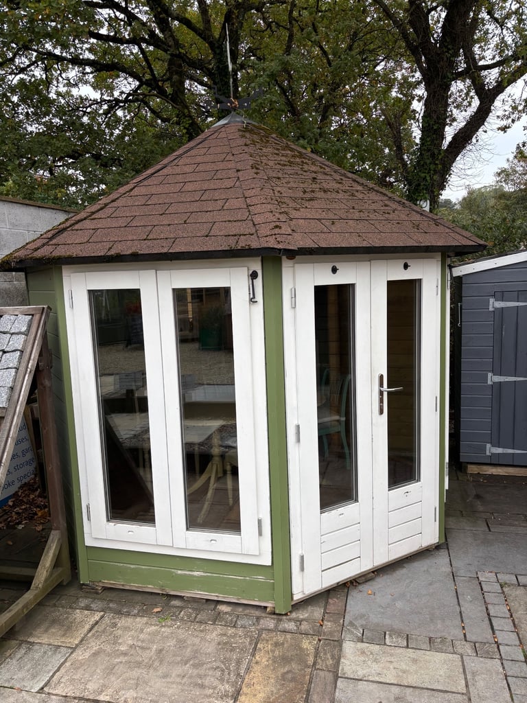 Ex Display Lugarde Octagonal Garden Room