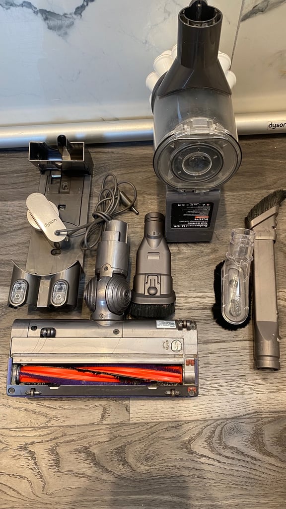 Dyson V6(new battery)Cordless Handheld Vacuum. 