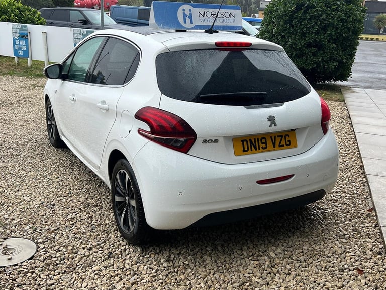 PEUGEOT 208 1.2 PureTech Tech Edition White Manual Petrol 2019