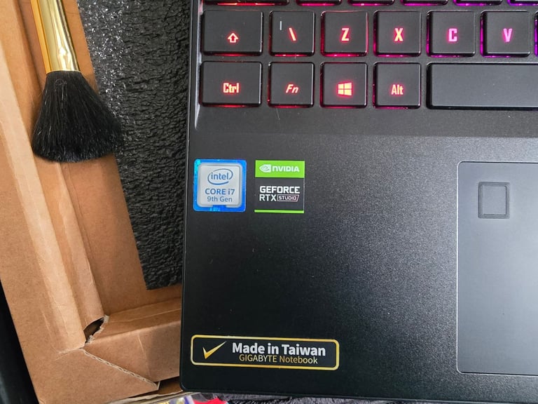 GIGABYTE AERO LAPTOP