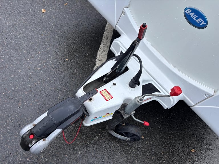 BAILEY PURSUIT 400-2 LIGHT WEIGHT CARAVAN WITH AUTO MOVER ..............NOW SOLD