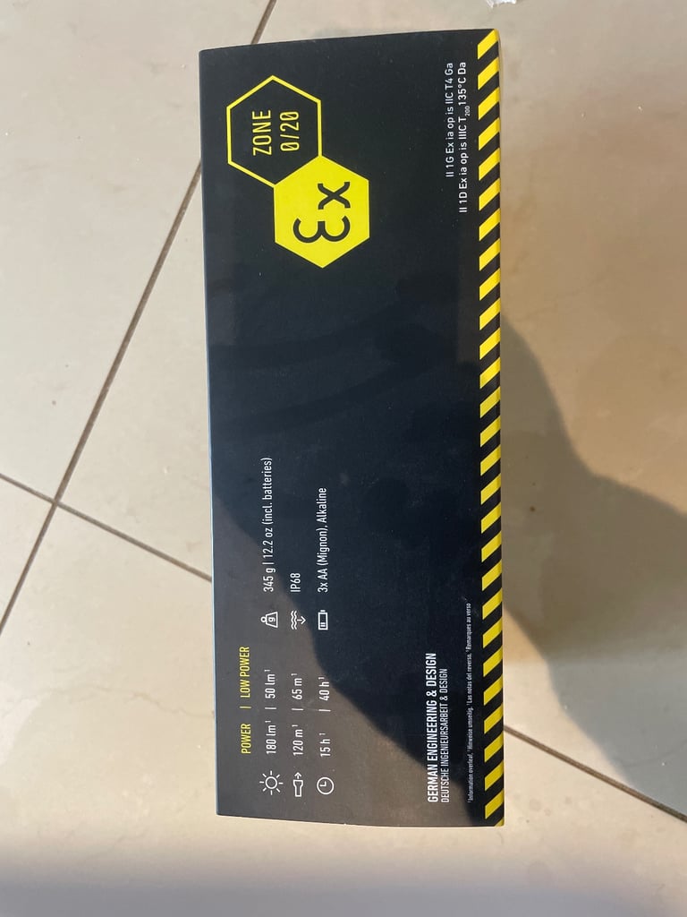 Led lenser head torch 