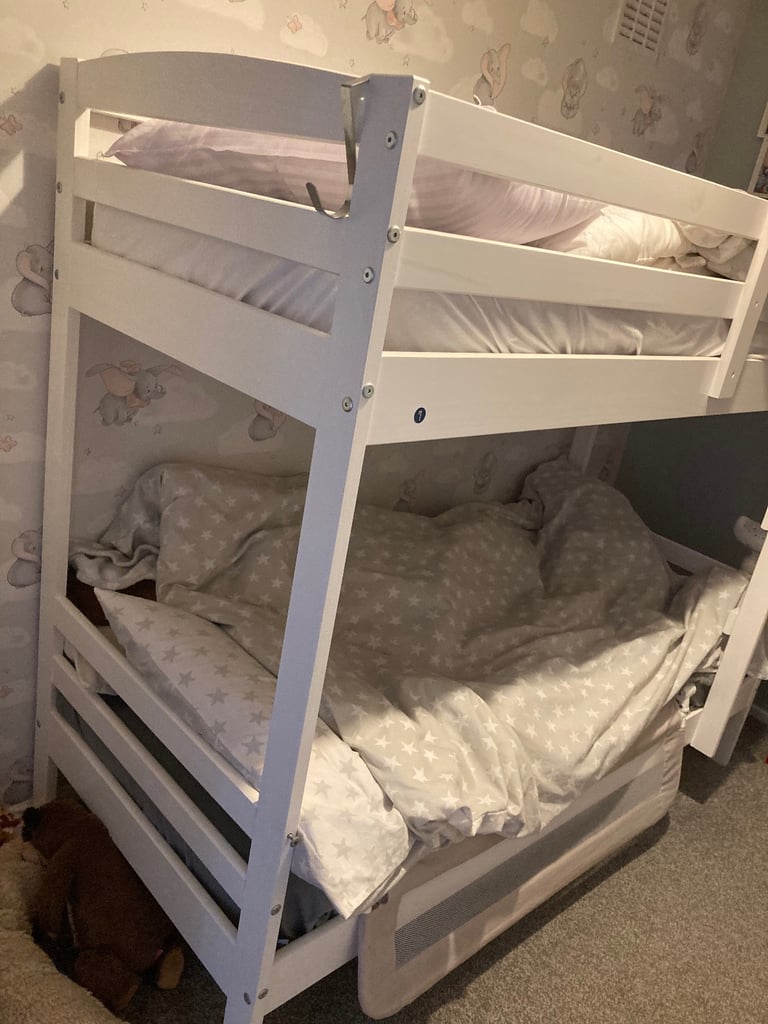 Bunk bed with mattresses 