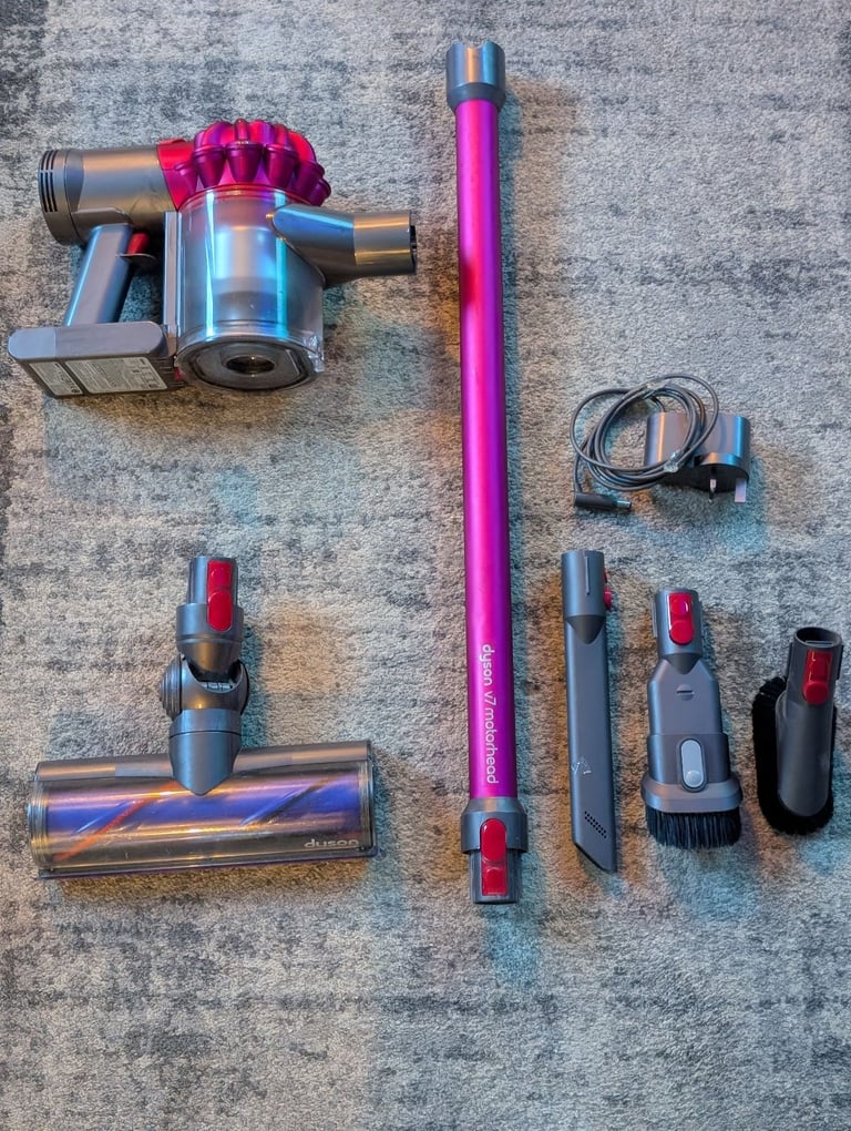 Dyson v7 cordless vacuum cleaner VGC as new 