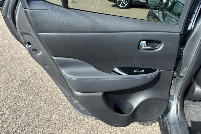  Nissan Leaf 40kwh Tekna Hatchback 5dr Electric Auto 150 Ps Electric