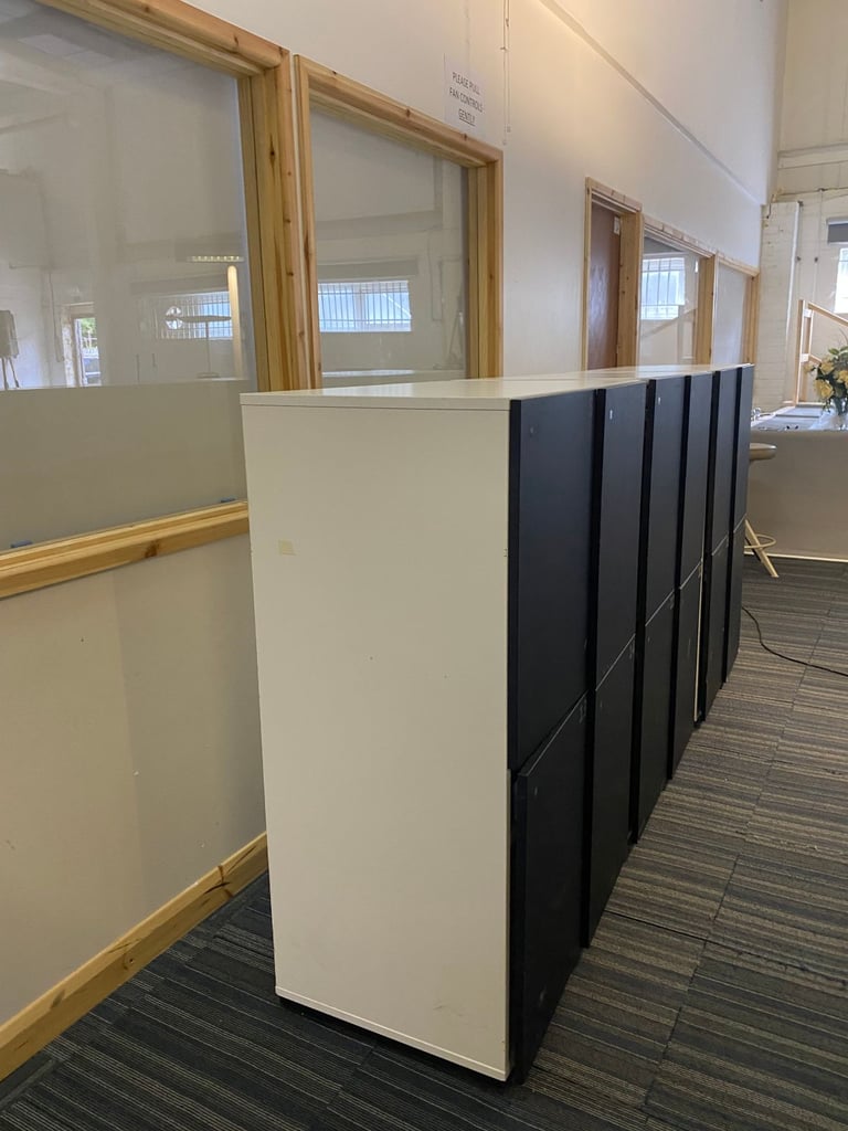 5x £700 each Black-White Storage lockers Smart Wireless Remote Keyless Electronic Access
