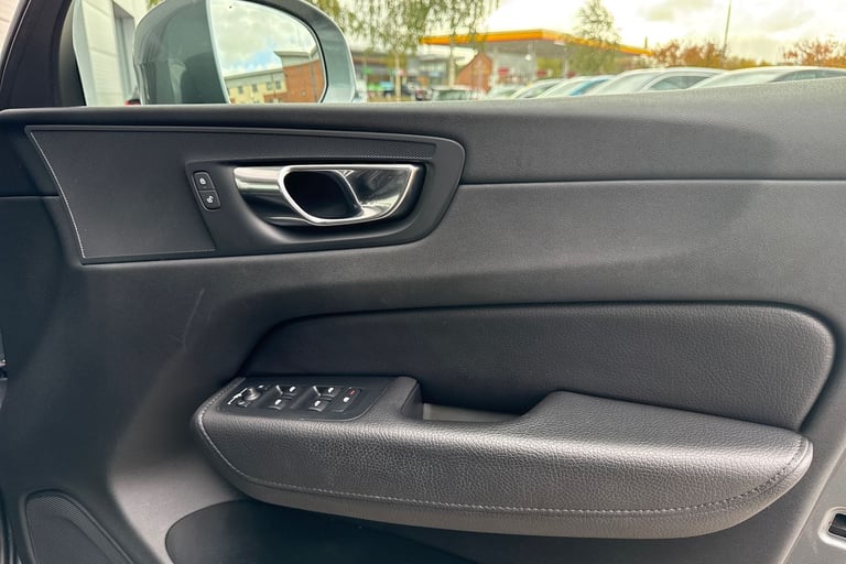 2019 Volvo XC60 2.0 B4 MHEV Momentum Auto AWD Euro 6 (s/s) 5dr SUV DIESEL Automatic