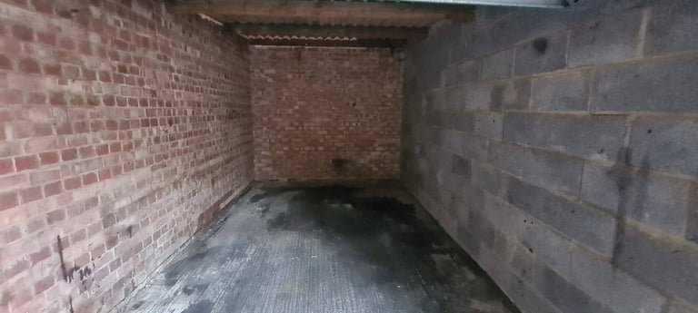 Bracknell Garage to rent RG127AJ