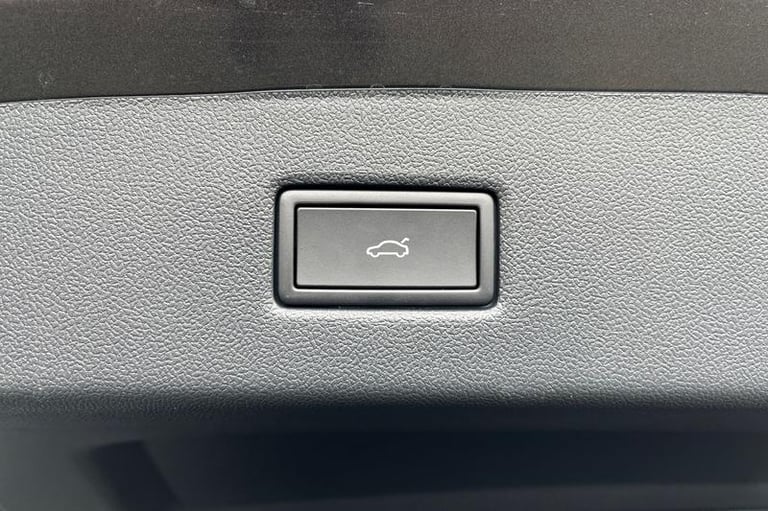 2025 Ford Explorer Extended Range 79kWh Premium SUV 5dr Electric Auto AWD (340 ps) Automatic SUV ...