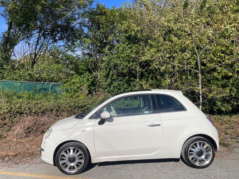 FIAT 500 1.2 LOUNGE S/S 10 REG WHITE 3 DOOR MOT MARCH 27TH 2026 TAX £35 SERVICE HISTORY 50+MPG