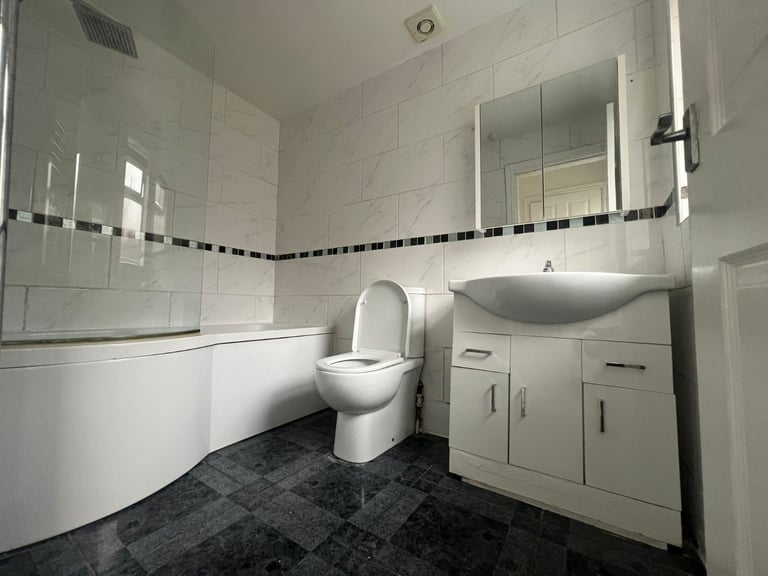 ***THREE BEDROOM TO LET***B11***£1195PCM***