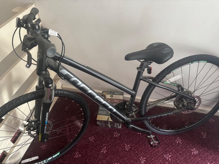Women’s hybrid bike
