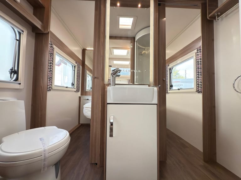 2018 Swift Freestyle EB, 4 berth with rear island bed, centre washroom, 