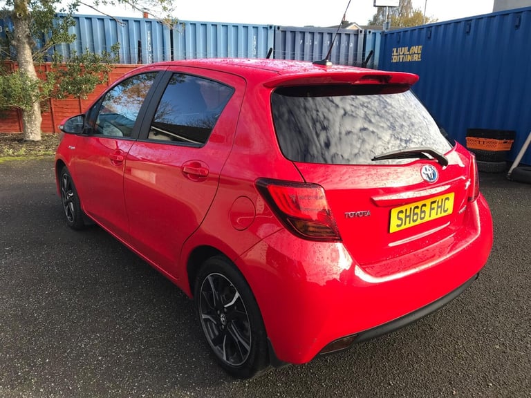 2016 Toyota Yaris 1.5 VVT-h Design E-CVT Euro 6 5dr HATCHBACK Petrol/Electric Hybrid Automatic
