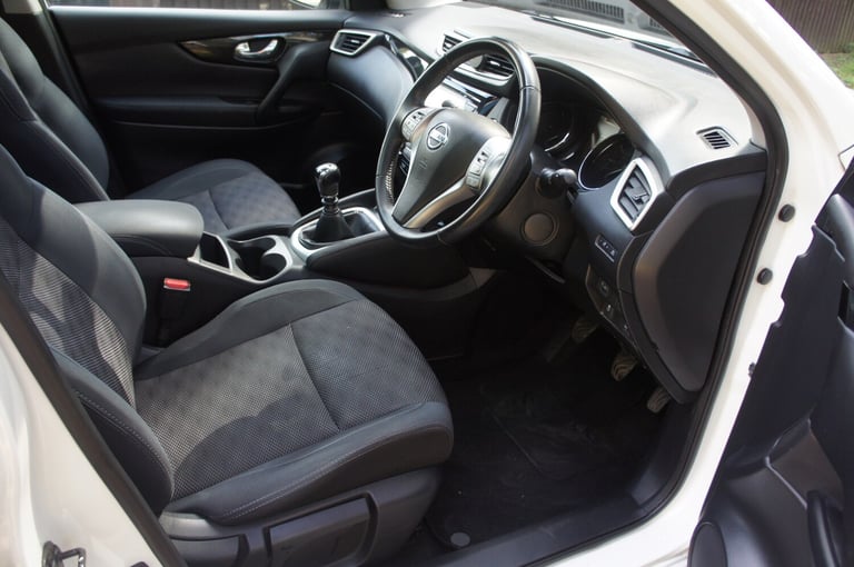 2015 Nissan Qashqai 1.6 dCi N-Tec+ 5dr HATCHBACK Diesel Manual