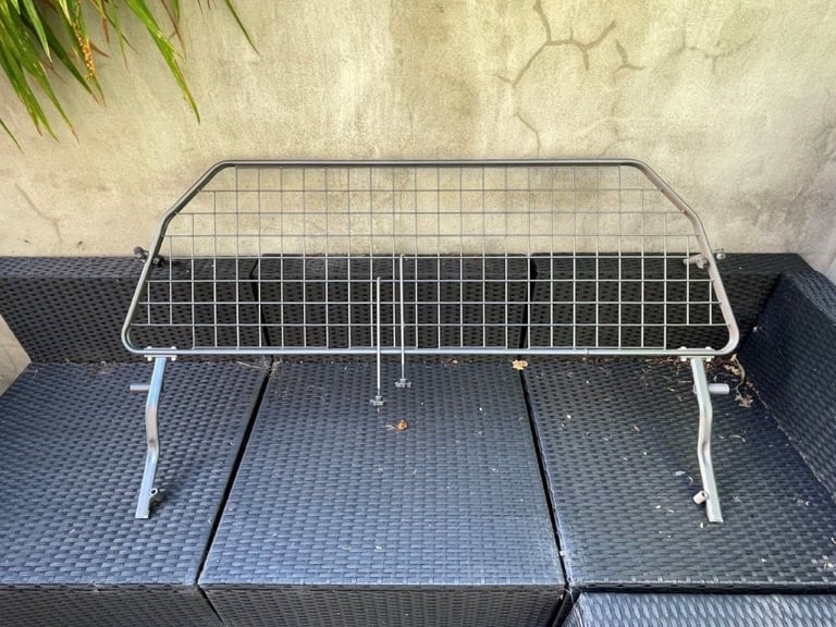 Dog Guard for Land Rover Discovery 3