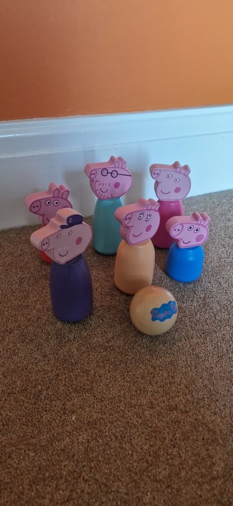 PEPPA PIG WOODEN CHARACTER SKITTLES. EXCELLENT CONDITION.