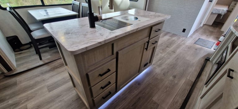 EX DEMO Forest River East To West Alta 2810KIK American Caravan 5th Wheel