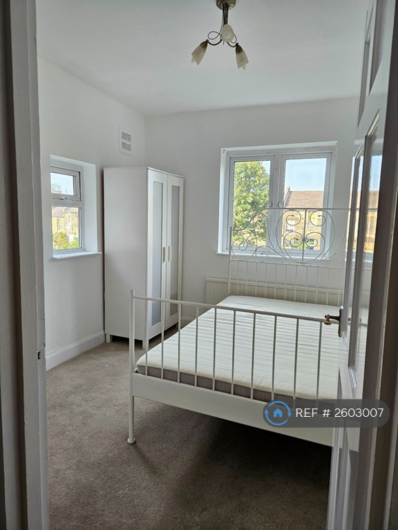 2 bedroom flat in Lordship Lane, London, SE22 (2 bed) (#2603007)