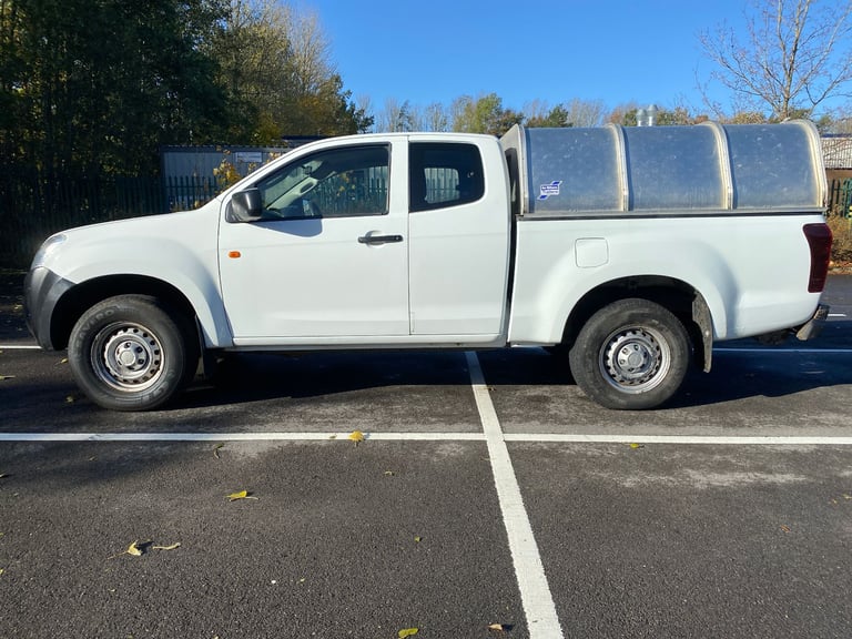 (64) Isuzu D Max E/C 2.5 Twin Turbo,  Canopy ,nt mitsubishi l200 club cab,toyota hilux ecb,