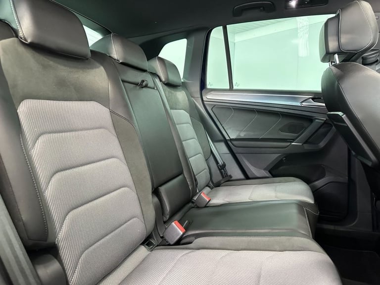 2018 Volkswagen Tiguan 2.0 TDI R-Line SUV 5dr Diesel DSG Euro 6 (s/s) (150 ps) ESTATE Diesel Auto...