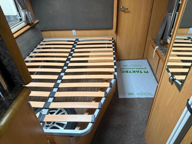 2011 Buccaneer Schooner Fixed bed end large washroom