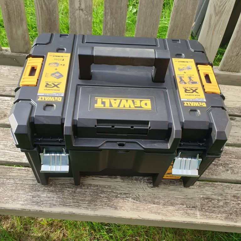 New DEWALT DCK328P2T 18V 2 x 5Ah Li-Ion XR Brushless Cordless 3 Set Kit Multitool impact Driver