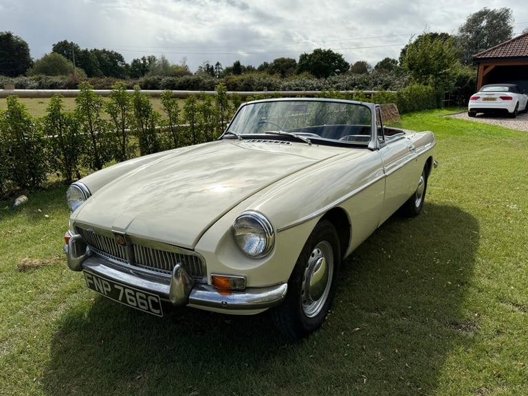 1965 MG MGB Pull Handle Roadster  Convertible PETROL Manual