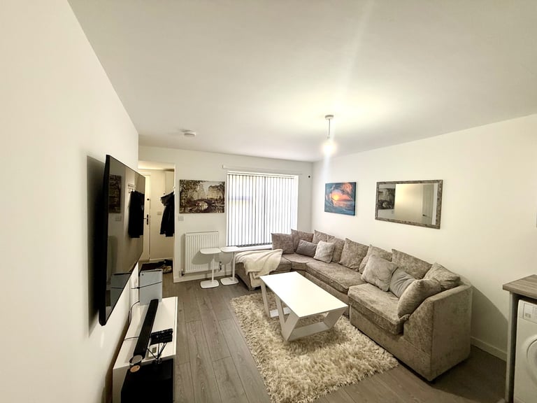 Spacious & Neat Double Room in a new build 2-bedroom House