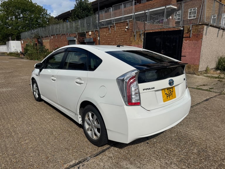 2024 Toyota Prius  Hybrid Electric Manual