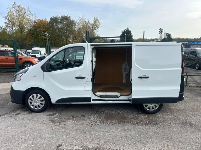2019 Renault Trafic 1.6 dCi 27 Business SWB Standard Roof Euro 6 5dr PANEL VAN Diesel Manual